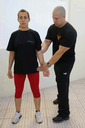 "MR" Biceps Alternado Em Pé - Execução